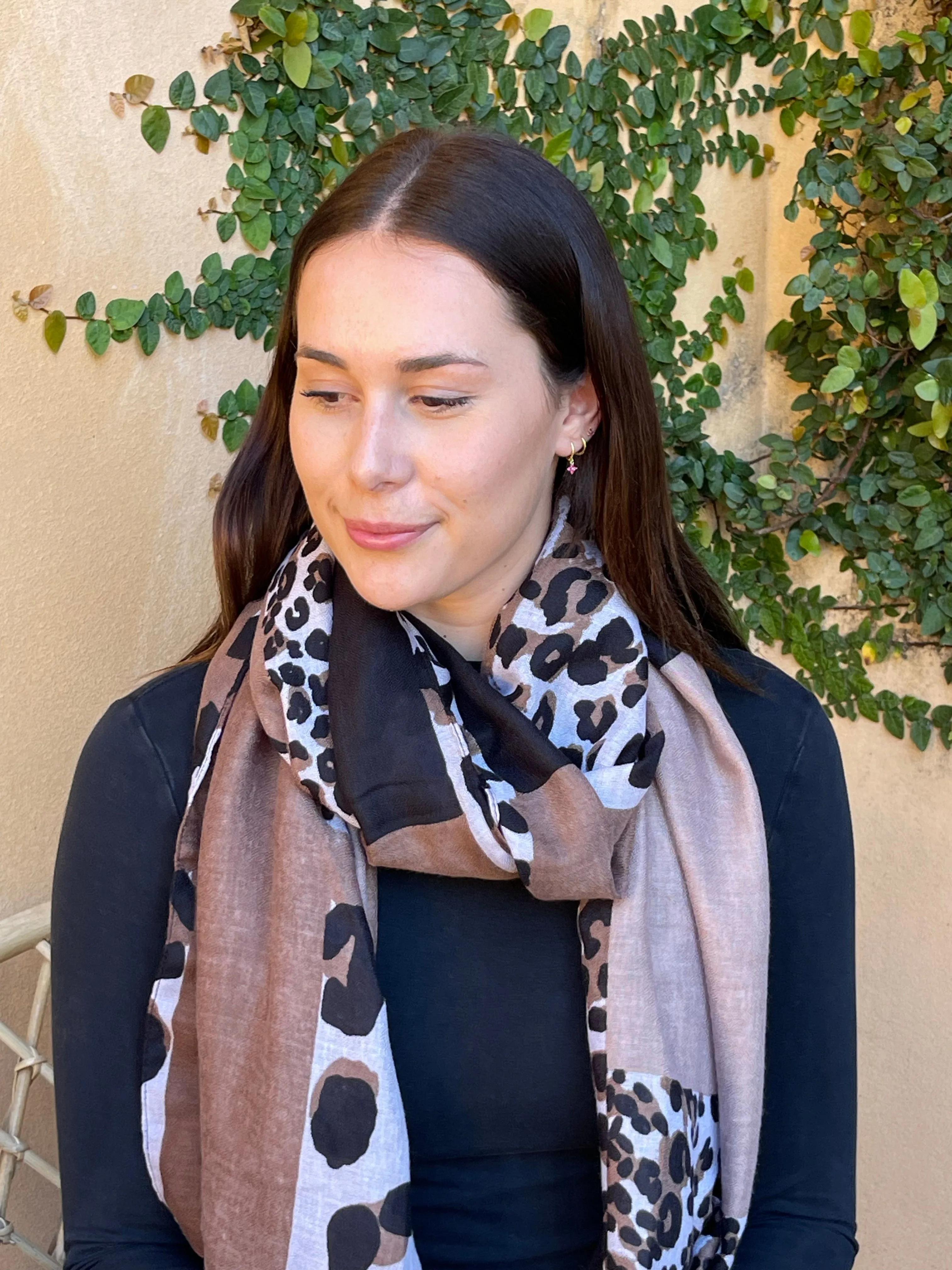 🐝 Leopard Print Scarf - Chocolate Brown Black