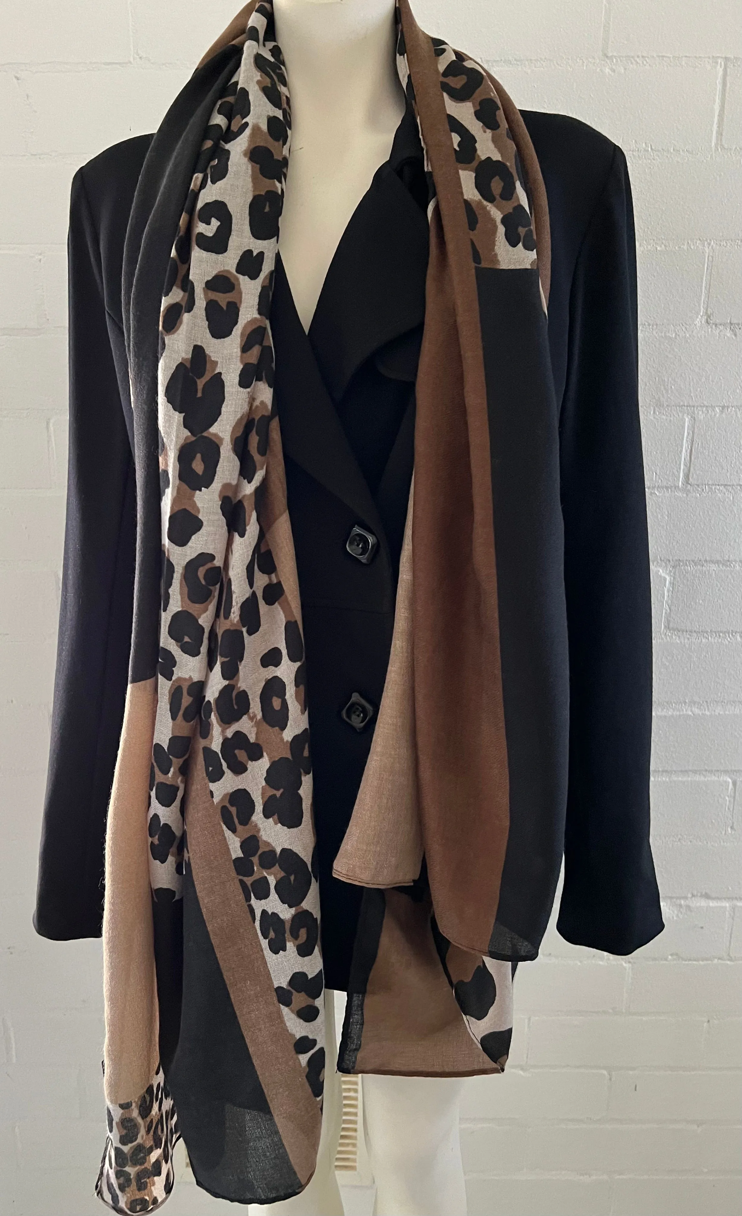 🐝 Leopard Print Scarf - Chocolate Brown Black