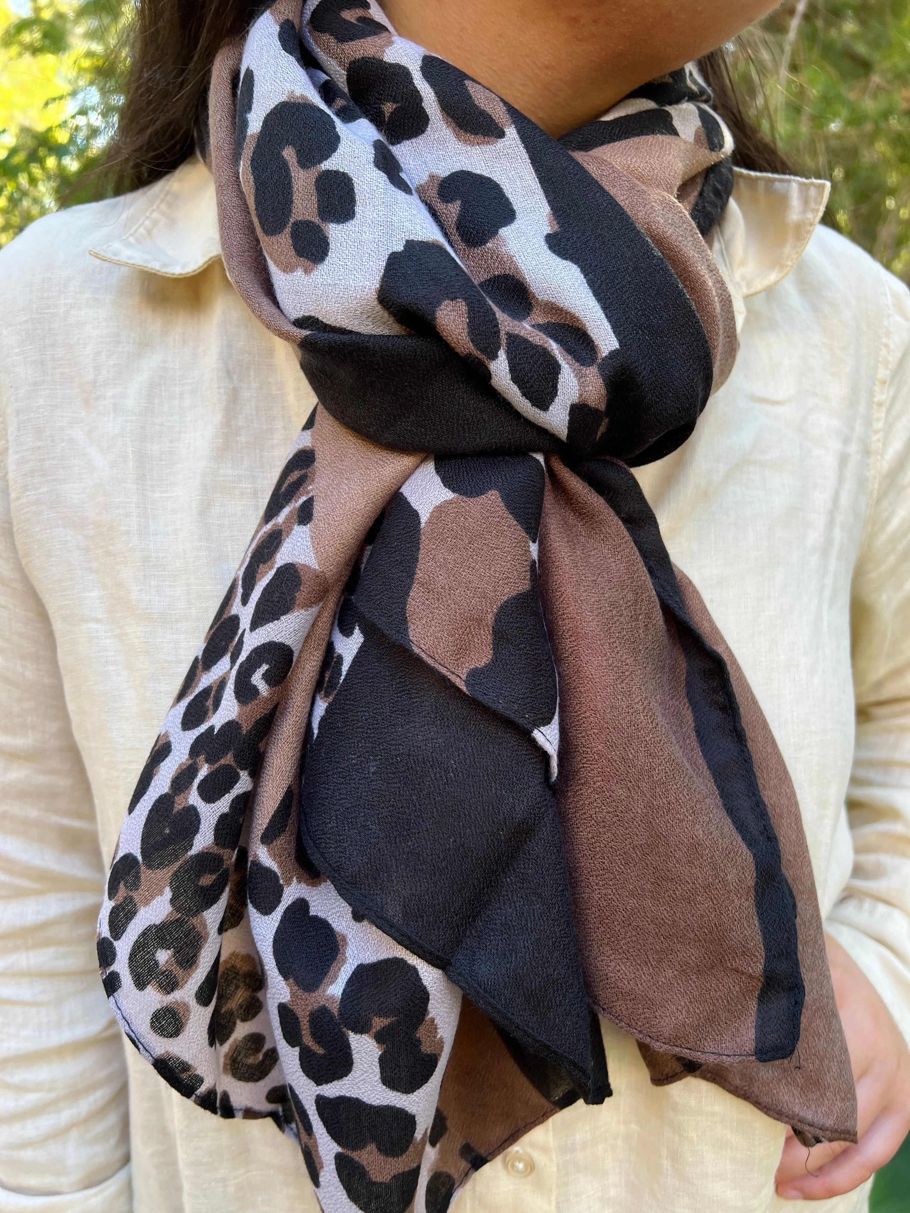 🐝 Leopard Print Scarf - Chocolate Brown Black