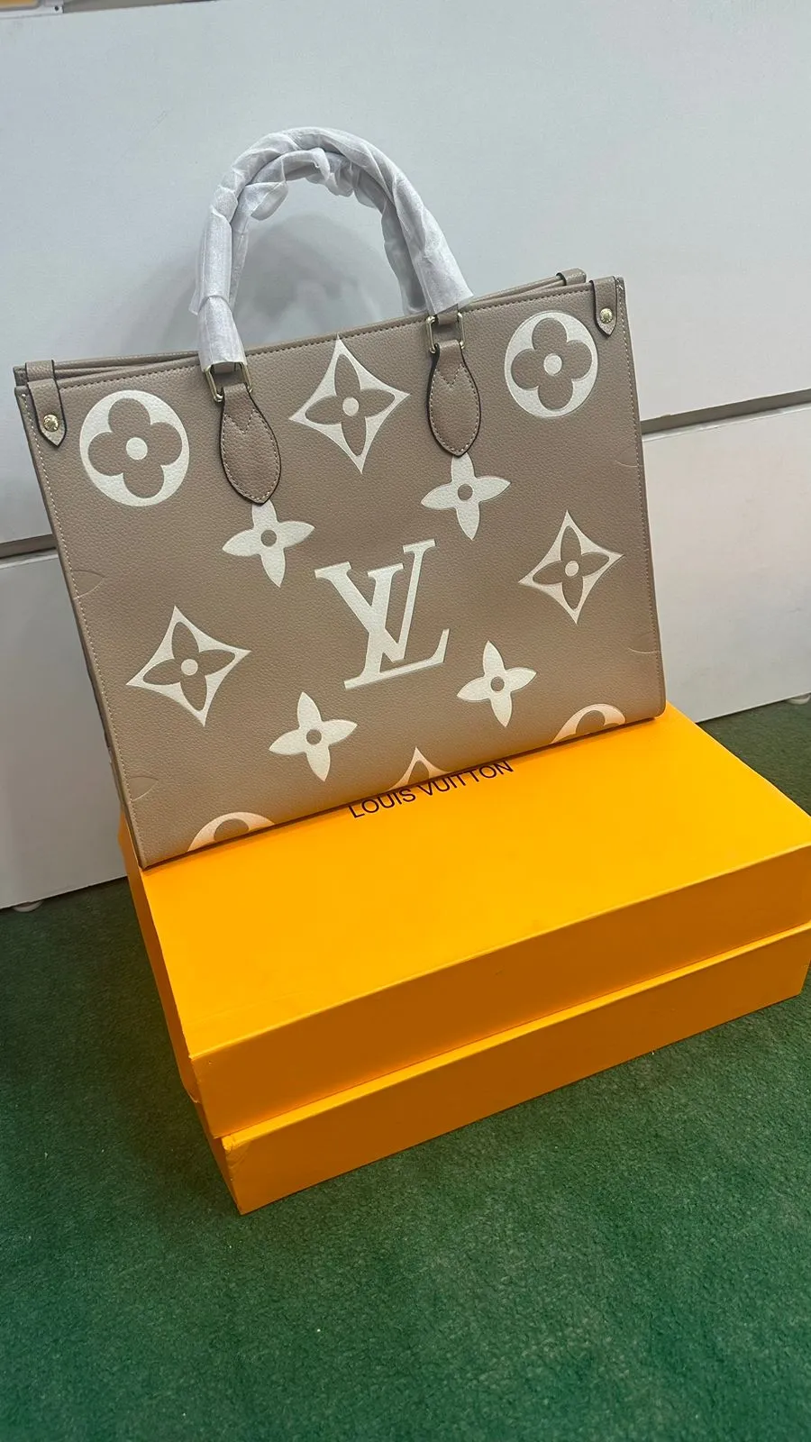 LV ON THE GO TOTE BAG