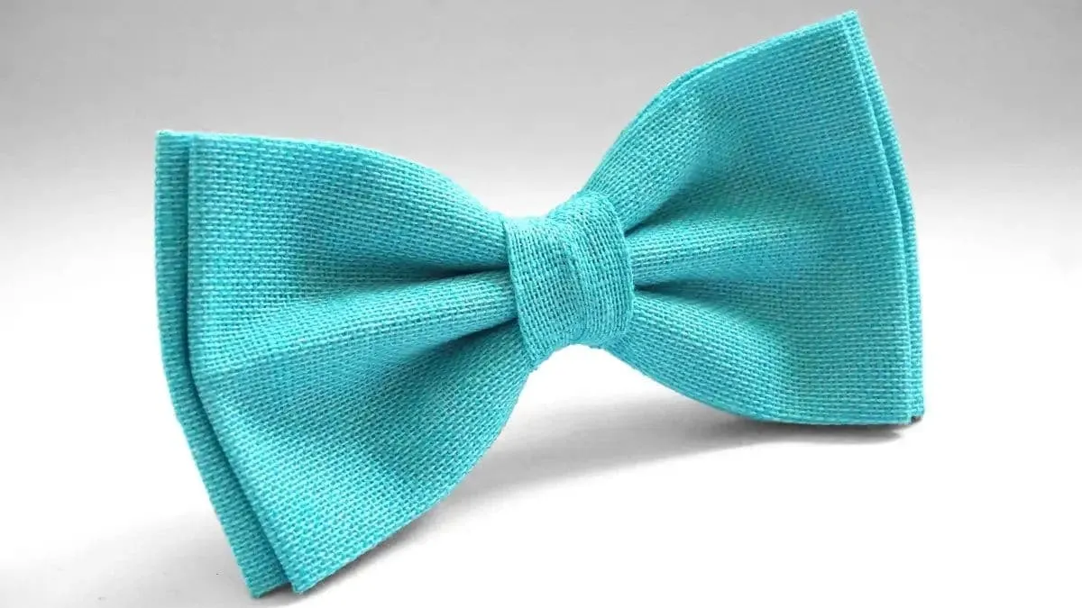 Stylish Light Blue Necktie for Men - Versatile and Timeless Accessory