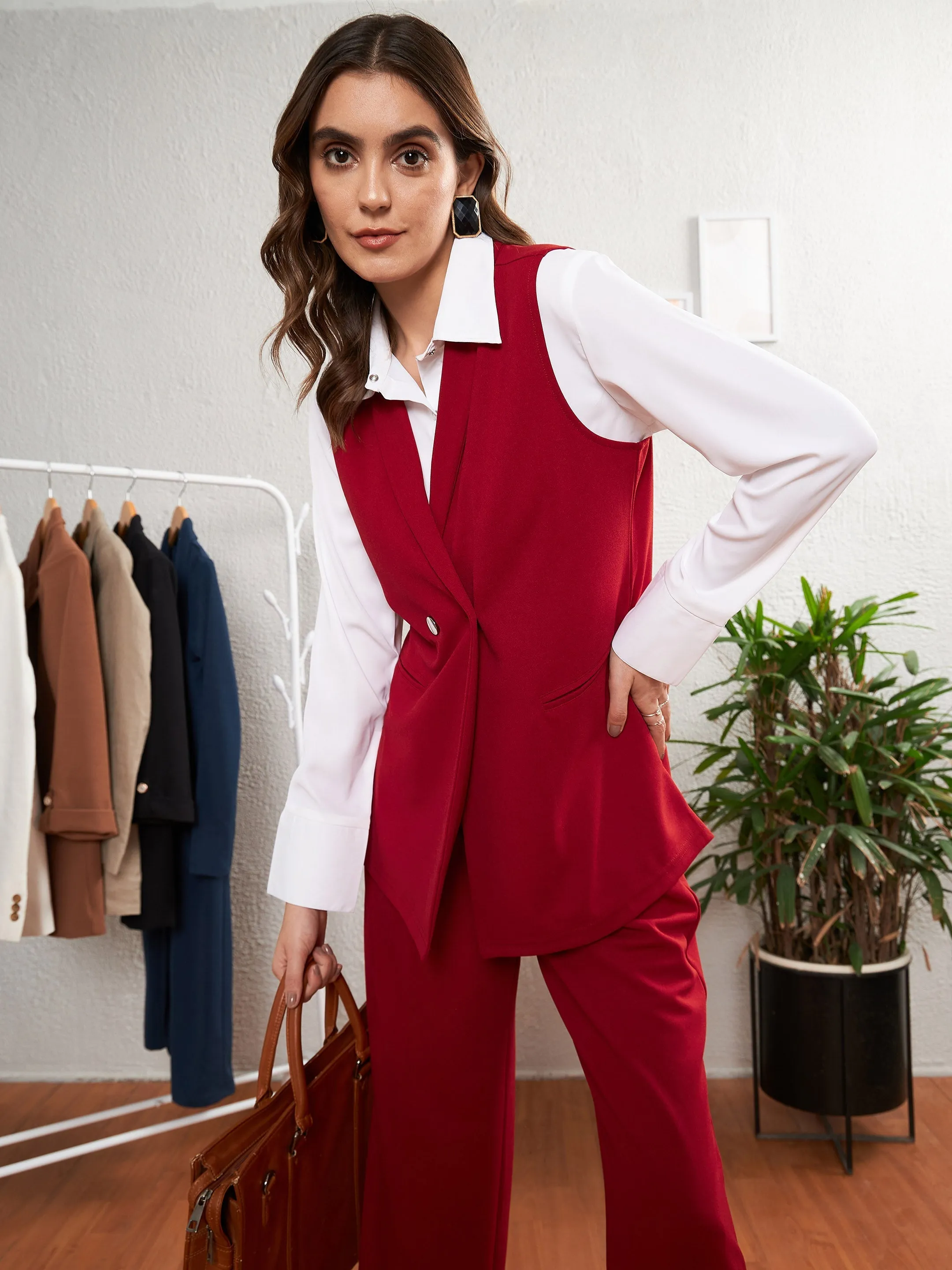 Women Red Sleeveless Blazer With Straight Pants